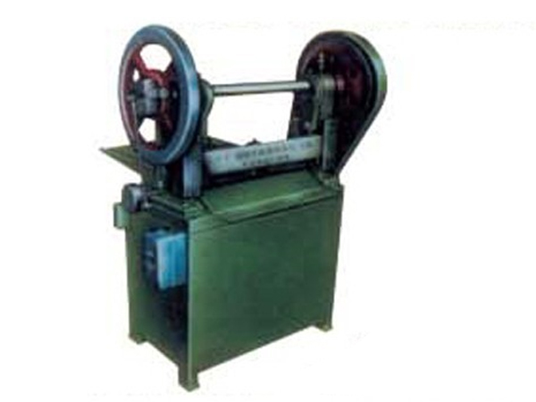 Rubber strip cutting machine